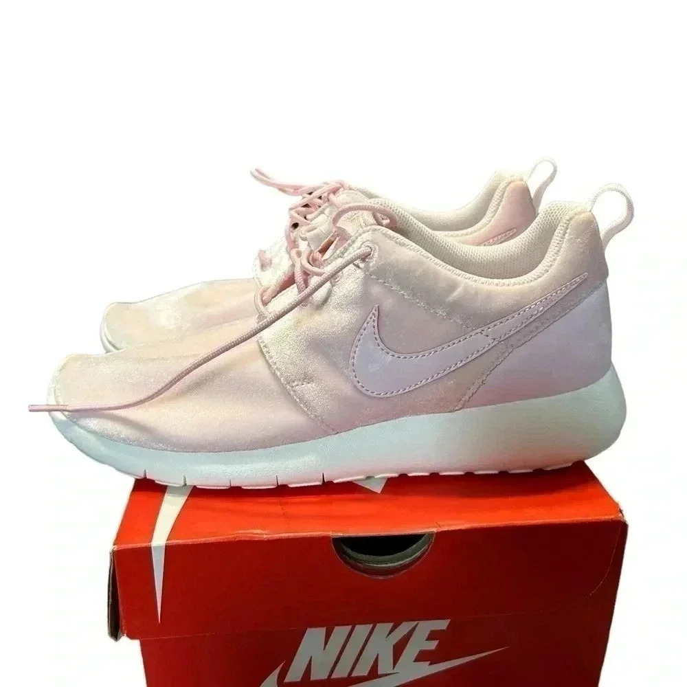 Nike Big Girls Roshe One Velvet Pink Finish Line Size 7 youth - Picture 3 of 9